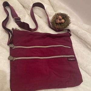 Baggallini medium crossbody in burgundy